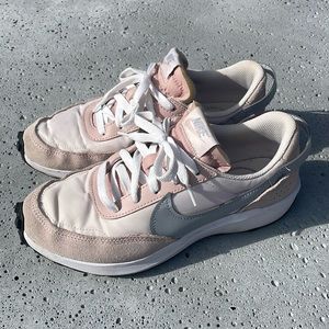 Size 8 Nike sneaker in great condition